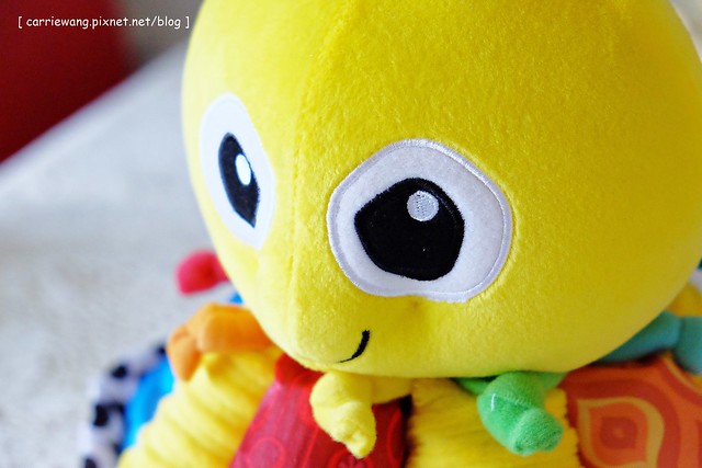 【育兒日記分享】Lamaze 拉梅茲嬰幼兒玩具.音樂布蟲尺 / 柔軟故事書 / 音感八爪章魚。給寶寶的第一份禮物,強化寶寶的感官能力,學習從0歲開始 @飛天璇的口袋