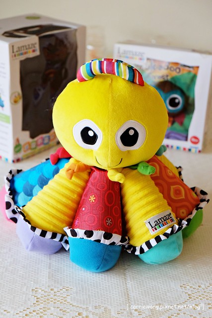 【育兒日記分享】Lamaze 拉梅茲嬰幼兒玩具.音樂布蟲尺 / 柔軟故事書 / 音感八爪章魚。給寶寶的第一份禮物,強化寶寶的感官能力,學習從0歲開始 @飛天璇的口袋