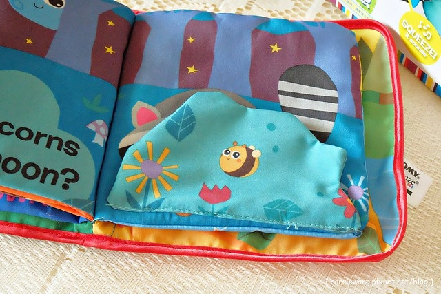 【育兒日記分享】Lamaze 拉梅茲嬰幼兒玩具.音樂布蟲尺 / 柔軟故事書 / 音感八爪章魚。給寶寶的第一份禮物,強化寶寶的感官能力,學習從0歲開始 @飛天璇的口袋