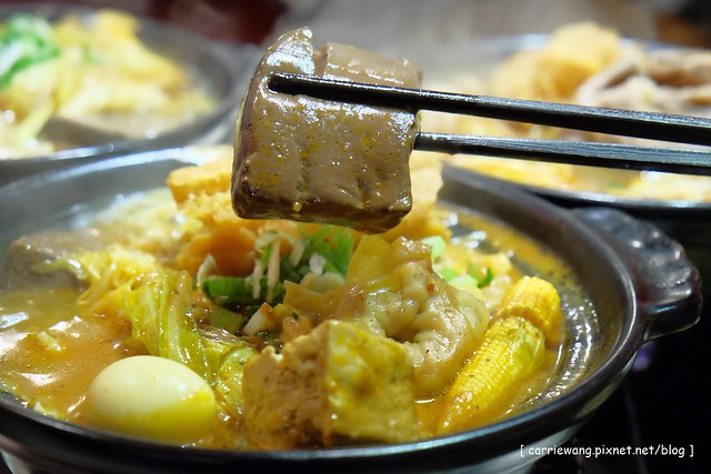 【台中逢甲美食推薦】那個鍋 麻辣小火鍋。湯頭又香又過癮,乾麵白飯吃到飽,還有松阪豬和雪花牛,一個人吃鍋也可以吃的很幸福 @飛天璇的口袋