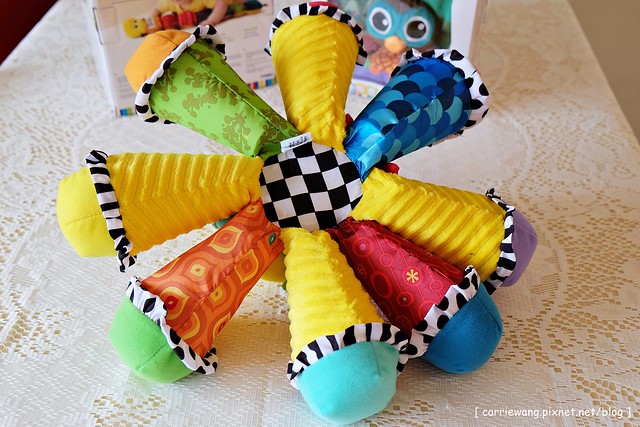 【育兒日記分享】Lamaze 拉梅茲嬰幼兒玩具.音樂布蟲尺 / 柔軟故事書 / 音感八爪章魚。給寶寶的第一份禮物,強化寶寶的感官能力,學習從0歲開始 @飛天璇的口袋