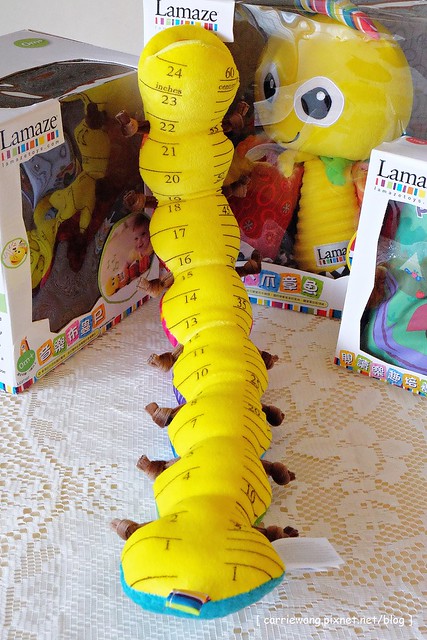 【育兒日記分享】Lamaze 拉梅茲嬰幼兒玩具.音樂布蟲尺 / 柔軟故事書 / 音感八爪章魚。給寶寶的第一份禮物,強化寶寶的感官能力,學習從0歲開始 @飛天璇的口袋