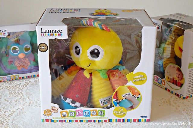 【育兒日記分享】Lamaze 拉梅茲嬰幼兒玩具.音樂布蟲尺 / 柔軟故事書 / 音感八爪章魚。給寶寶的第一份禮物,強化寶寶的感官能力,學習從0歲開始 @飛天璇的口袋