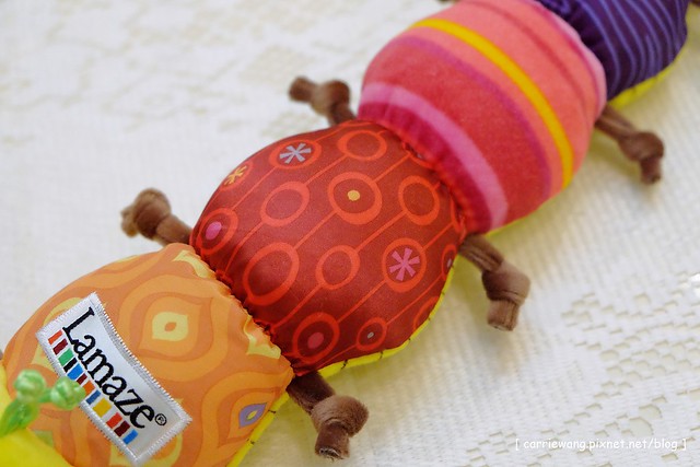 【育兒日記分享】Lamaze 拉梅茲嬰幼兒玩具.音樂布蟲尺 / 柔軟故事書 / 音感八爪章魚。給寶寶的第一份禮物,強化寶寶的感官能力,學習從0歲開始 @飛天璇的口袋