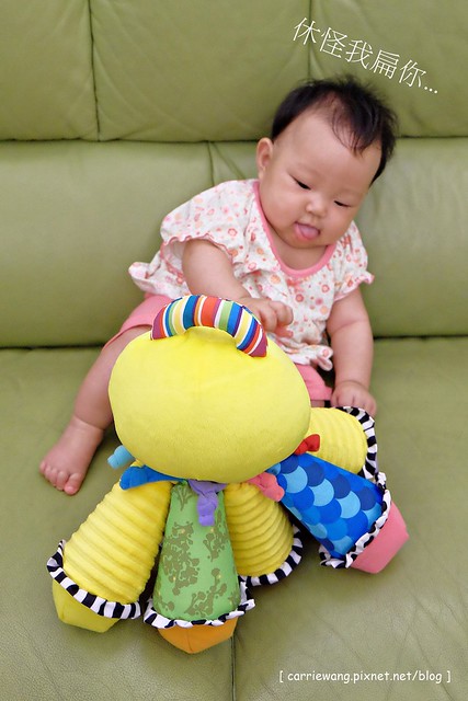 【育兒日記分享】Lamaze 拉梅茲嬰幼兒玩具.音樂布蟲尺 / 柔軟故事書 / 音感八爪章魚。給寶寶的第一份禮物,強化寶寶的感官能力,學習從0歲開始 @飛天璇的口袋