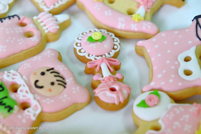 【育兒日記分享】小櫻桃滿四個月。收涎儀式記錄 / 超可愛的客製化收涎餅乾分享,收涎完之後口水還是很多 / 寶寶滿四個月就可以晚上出門囉! @飛天璇的口袋