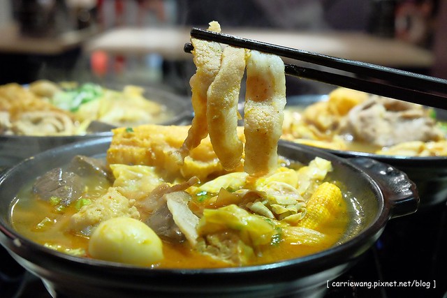 【台中逢甲美食推薦】那個鍋 麻辣小火鍋。湯頭又香又過癮,乾麵白飯吃到飽,還有松阪豬和雪花牛,一個人吃鍋也可以吃的很幸福 @飛天璇的口袋
