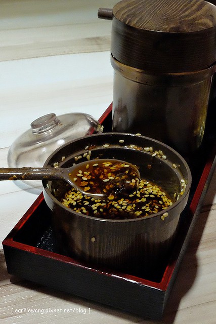 【台中逢甲美食推薦】那個鍋 麻辣小火鍋。湯頭又香又過癮,乾麵白飯吃到飽,還有松阪豬和雪花牛,一個人吃鍋也可以吃的很幸福 @飛天璇的口袋