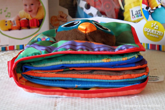 【育兒日記分享】Lamaze 拉梅茲嬰幼兒玩具.音樂布蟲尺 / 柔軟故事書 / 音感八爪章魚。給寶寶的第一份禮物,強化寶寶的感官能力,學習從0歲開始 @飛天璇的口袋