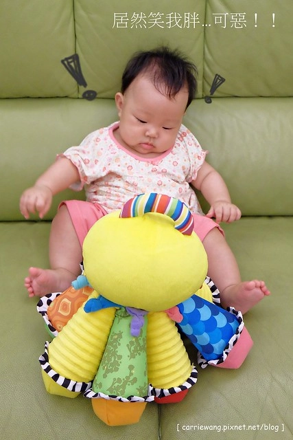 【育兒日記分享】Lamaze 拉梅茲嬰幼兒玩具.音樂布蟲尺 / 柔軟故事書 / 音感八爪章魚。給寶寶的第一份禮物,強化寶寶的感官能力,學習從0歲開始 @飛天璇的口袋