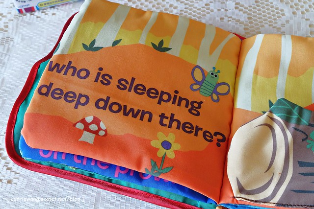 【育兒日記分享】Lamaze 拉梅茲嬰幼兒玩具.音樂布蟲尺 / 柔軟故事書 / 音感八爪章魚。給寶寶的第一份禮物,強化寶寶的感官能力,學習從0歲開始 @飛天璇的口袋