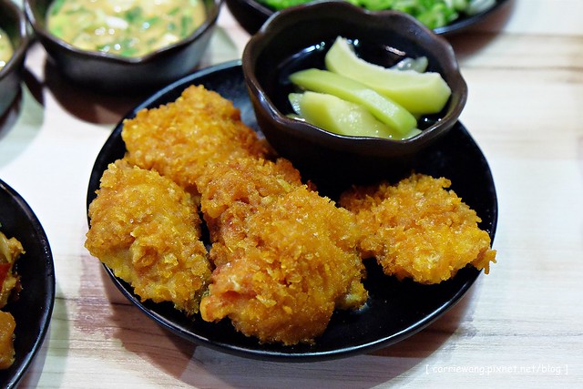 【台中逢甲美食推薦】那個鍋 麻辣小火鍋。湯頭又香又過癮,乾麵白飯吃到飽,還有松阪豬和雪花牛,一個人吃鍋也可以吃的很幸福 @飛天璇的口袋