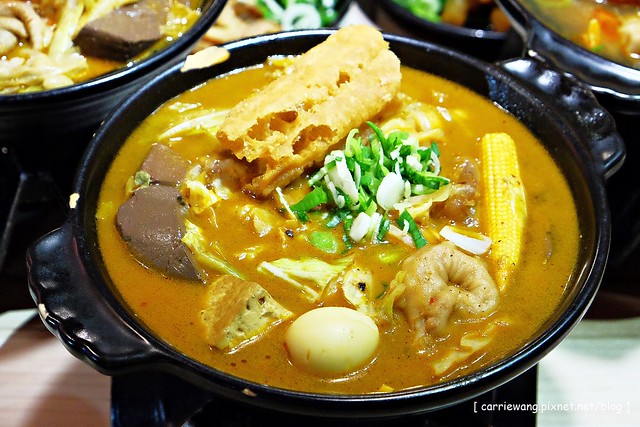 【台中逢甲美食推薦】那個鍋 麻辣小火鍋。湯頭又香又過癮,乾麵白飯吃到飽,還有松阪豬和雪花牛,一個人吃鍋也可以吃的很幸福 @飛天璇的口袋