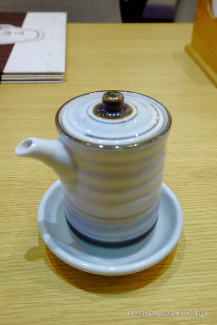 和歌壽司|位於台北火車站附近,中價位的日本料理店,餐點種類選擇性多,綜合握壽司一次品嚐三種口味 @飛天璇的口袋