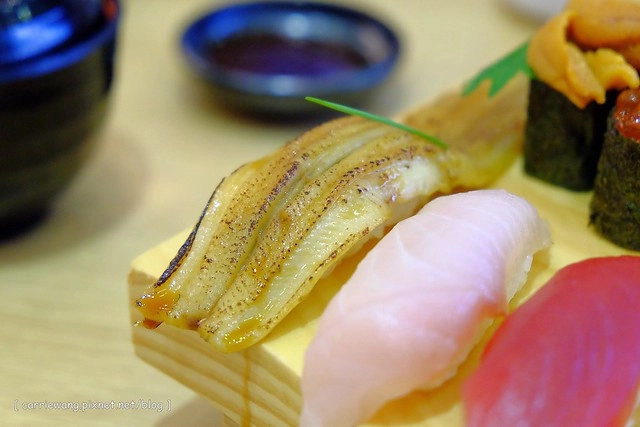 和歌壽司|位於台北火車站附近,中價位的日本料理店,餐點種類選擇性多,綜合握壽司一次品嚐三種口味 @飛天璇的口袋