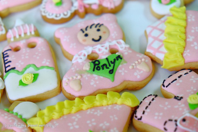 【育兒日記分享】小櫻桃滿四個月。收涎儀式記錄 / 超可愛的客製化收涎餅乾分享,收涎完之後口水還是很多 / 寶寶滿四個月就可以晚上出門囉! @飛天璇的口袋