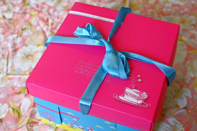 【育兒日記分享】小櫻桃滿四個月。收涎儀式記錄 / 超可愛的客製化收涎餅乾分享,收涎完之後口水還是很多 / 寶寶滿四個月就可以晚上出門囉! @飛天璇的口袋