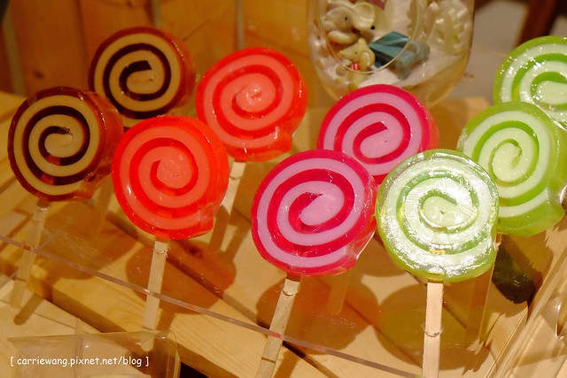 【台中親子餐廳】叉子.ㄨ子輕食館。台中目前最夯最難訂的親子餐廳,環境寬敞大器,外面有一個小沙坑,二樓有文創商品,用餐時段很難訂位 @飛天璇的口袋