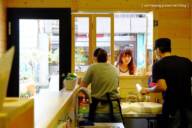 【台中甜點推薦】Crêpe cocoya日式可麗餅專賣店。草悟道散步美食,少女風的日式可麗餅,有多種口味可以選擇 @飛天璇的口袋