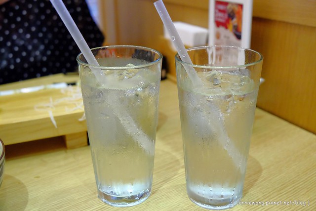 和歌壽司|位於台北火車站附近,中價位的日本料理店,餐點種類選擇性多,綜合握壽司一次品嚐三種口味 @飛天璇的口袋