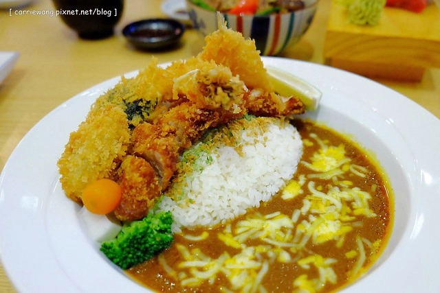 和歌壽司|位於台北火車站附近,中價位的日本料理店,餐點種類選擇性多,綜合握壽司一次品嚐三種口味 @飛天璇的口袋