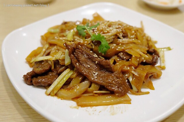 【台中港式飲茶】葡京茶餐廳。位於逢甲商圈,餐點表現中規中矩,隔局會讓人眼睛頓時睜大,裝潢很有澳門的氛圍 @飛天璇的口袋