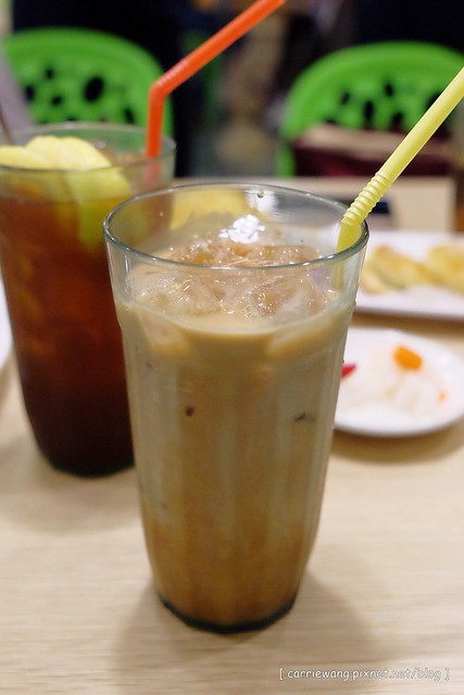 【台中港式飲茶】葡京茶餐廳。位於逢甲商圈,餐點表現中規中矩,隔局會讓人眼睛頓時睜大,裝潢很有澳門的氛圍 @飛天璇的口袋