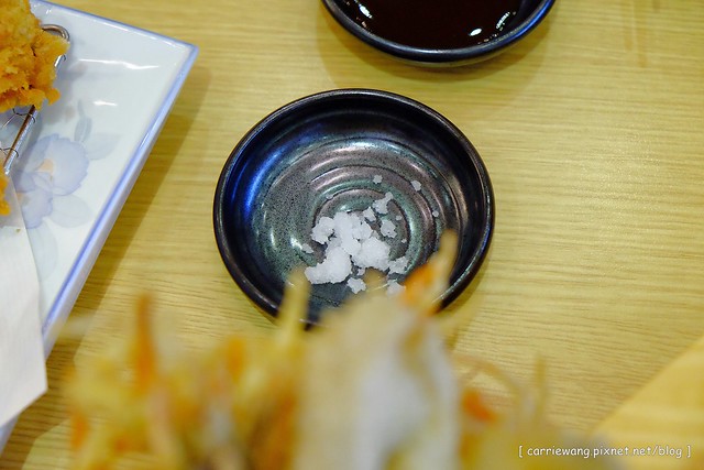 和歌壽司|位於台北火車站附近,中價位的日本料理店,餐點種類選擇性多,綜合握壽司一次品嚐三種口味 @飛天璇的口袋