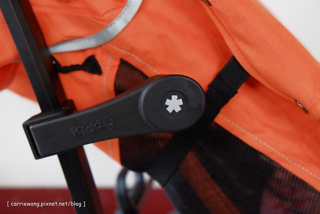 【育兒日記分享】奇帝汽座推車.Kiddy City n’ Move 輕風行推車。歐洲進口兒童推車品牌,時尚輕巧收放容易,可以當推車也可以當汽座,一車兩用非常方便 @飛天璇的口袋