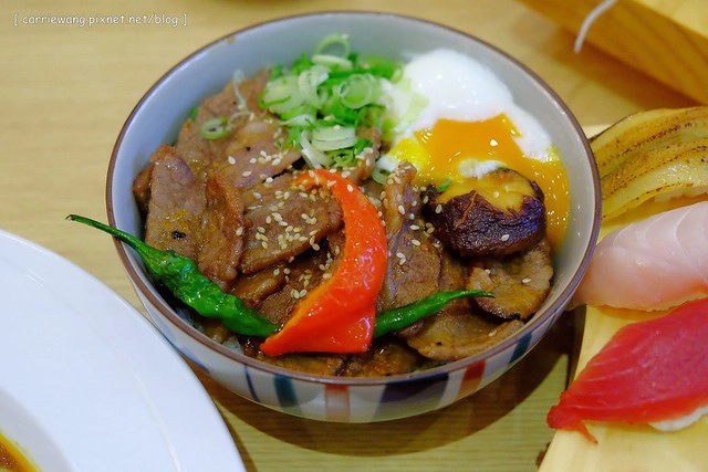 和歌壽司|位於台北火車站附近,中價位的日本料理店,餐點種類選擇性多,綜合握壽司一次品嚐三種口味 @飛天璇的口袋