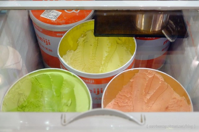 和歌壽司|位於台北火車站附近,中價位的日本料理店,餐點種類選擇性多,綜合握壽司一次品嚐三種口味 @飛天璇的口袋