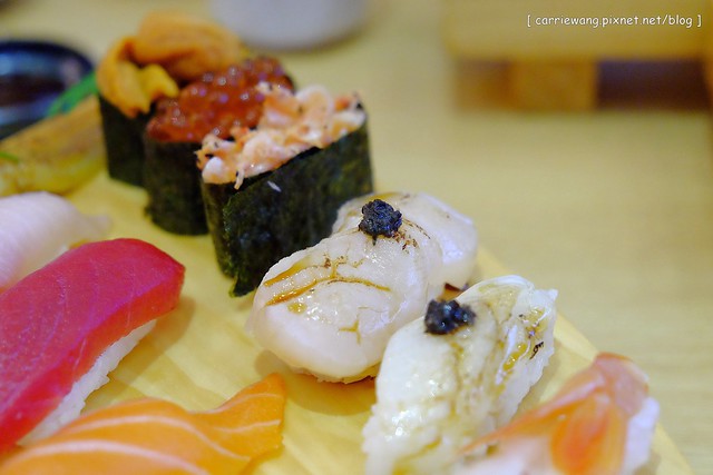 和歌壽司|位於台北火車站附近,中價位的日本料理店,餐點種類選擇性多,綜合握壽司一次品嚐三種口味 @飛天璇的口袋