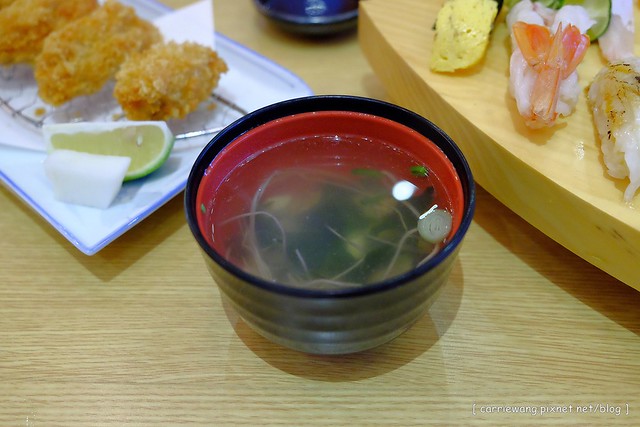 和歌壽司|位於台北火車站附近,中價位的日本料理店,餐點種類選擇性多,綜合握壽司一次品嚐三種口味 @飛天璇的口袋