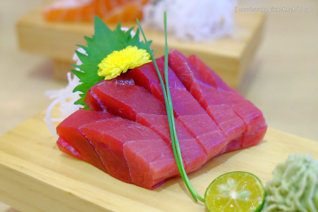 和歌壽司|位於台北火車站附近,中價位的日本料理店,餐點種類選擇性多,綜合握壽司一次品嚐三種口味 @飛天璇的口袋