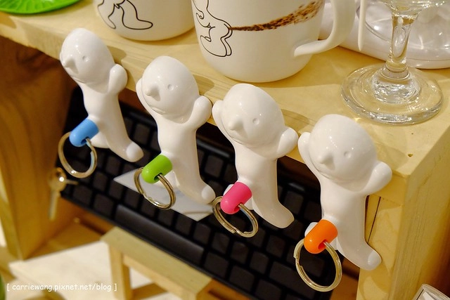 【台中親子餐廳】叉子.ㄨ子輕食館。台中目前最夯最難訂的親子餐廳,環境寬敞大器,外面有一個小沙坑,二樓有文創商品,用餐時段很難訂位 @飛天璇的口袋