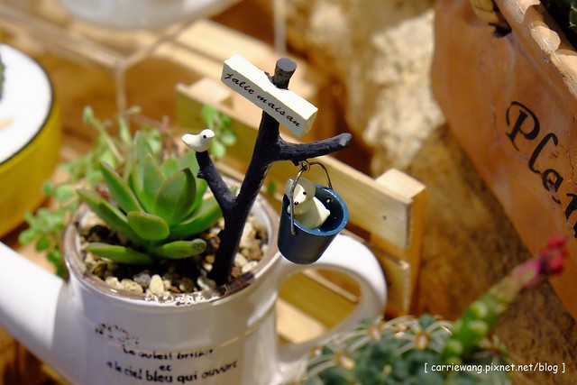 【台中親子餐廳】叉子.ㄨ子輕食館。台中目前最夯最難訂的親子餐廳,環境寬敞大器,外面有一個小沙坑,二樓有文創商品,用餐時段很難訂位 @飛天璇的口袋