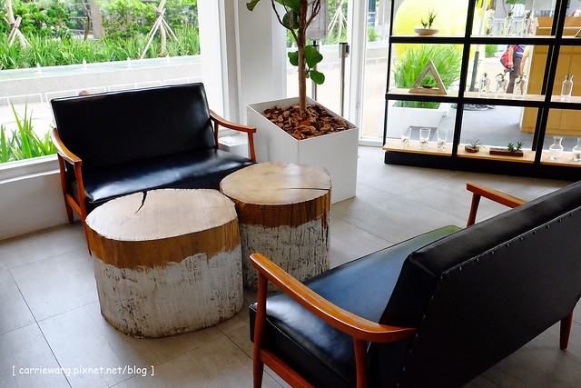 【台中親子餐廳】叉子.ㄨ子輕食館。台中目前最夯最難訂的親子餐廳,環境寬敞大器,外面有一個小沙坑,二樓有文創商品,用餐時段很難訂位 @飛天璇的口袋