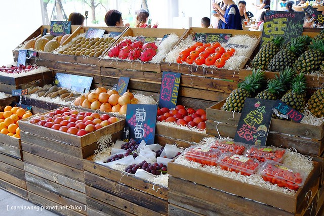 【台中親子餐廳】叉子.ㄨ子輕食館。台中目前最夯最難訂的親子餐廳,環境寬敞大器,外面有一個小沙坑,二樓有文創商品,用餐時段很難訂位 @飛天璇的口袋