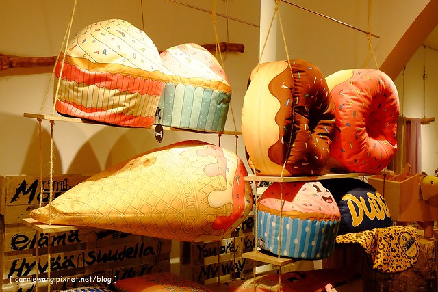 【台中親子餐廳】叉子.ㄨ子輕食館。台中目前最夯最難訂的親子餐廳,環境寬敞大器,外面有一個小沙坑,二樓有文創商品,用餐時段很難訂位 @飛天璇的口袋