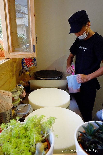 【台中甜點推薦】Crêpe cocoya日式可麗餅專賣店。草悟道散步美食,少女風的日式可麗餅,有多種口味可以選擇 @飛天璇的口袋