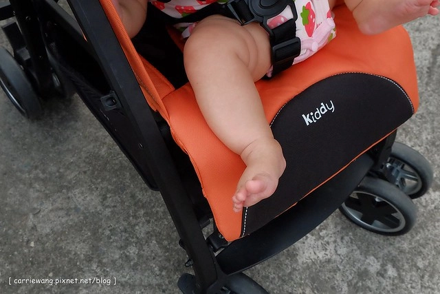 【育兒日記分享】奇帝汽座推車.Kiddy City n’ Move 輕風行推車。歐洲進口兒童推車品牌,時尚輕巧收放容易,可以當推車也可以當汽座,一車兩用非常方便 @飛天璇的口袋