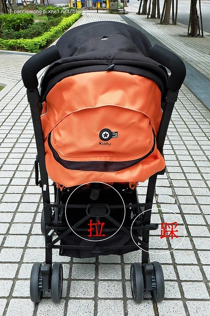 【育兒日記分享】奇帝汽座推車.Kiddy City n’ Move 輕風行推車。歐洲進口兒童推車品牌,時尚輕巧收放容易,可以當推車也可以當汽座,一車兩用非常方便 @飛天璇的口袋