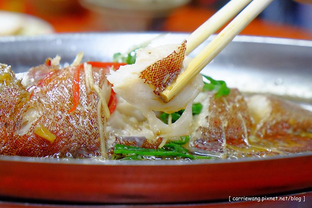 阿奇海鮮現炒:使用當季新鮮海鮮,冬天還有砂鍋魚頭 @飛天璇的口袋