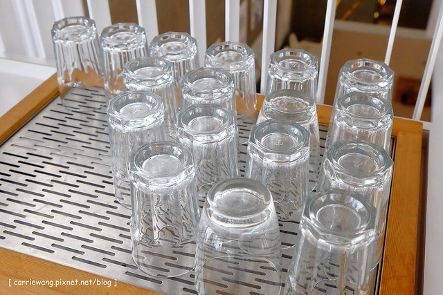 【台中親子餐廳】叉子.ㄨ子輕食館。台中目前最夯最難訂的親子餐廳,環境寬敞大器,外面有一個小沙坑,二樓有文創商品,用餐時段很難訂位 @飛天璇的口袋