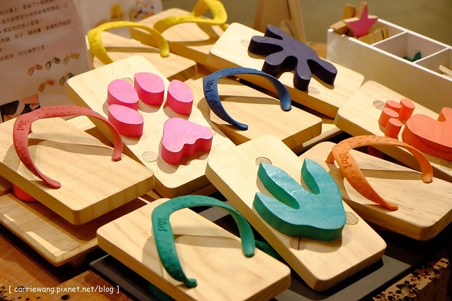 【台中親子餐廳】叉子.ㄨ子輕食館。台中目前最夯最難訂的親子餐廳,環境寬敞大器,外面有一個小沙坑,二樓有文創商品,用餐時段很難訂位 @飛天璇的口袋