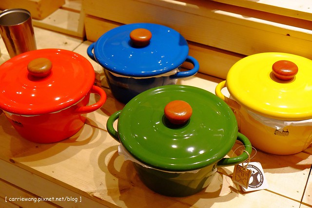 【台中親子餐廳】叉子.ㄨ子輕食館。台中目前最夯最難訂的親子餐廳,環境寬敞大器,外面有一個小沙坑,二樓有文創商品,用餐時段很難訂位 @飛天璇的口袋