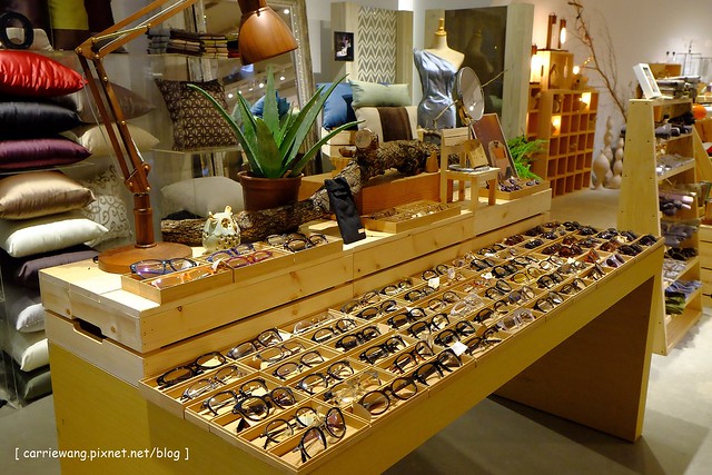 【台中親子餐廳】叉子.ㄨ子輕食館。台中目前最夯最難訂的親子餐廳,環境寬敞大器,外面有一個小沙坑,二樓有文創商品,用餐時段很難訂位 @飛天璇的口袋