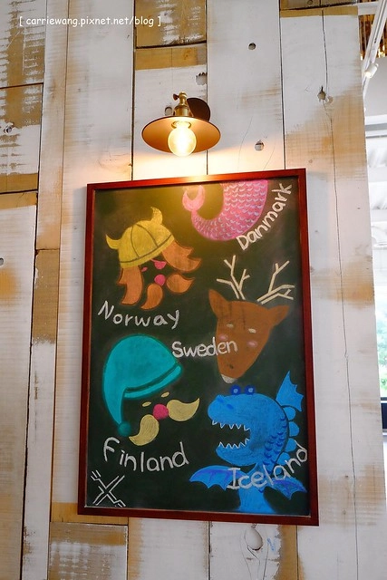 【台中親子餐廳】叉子.ㄨ子輕食館。台中目前最夯最難訂的親子餐廳,環境寬敞大器,外面有一個小沙坑,二樓有文創商品,用餐時段很難訂位 @飛天璇的口袋