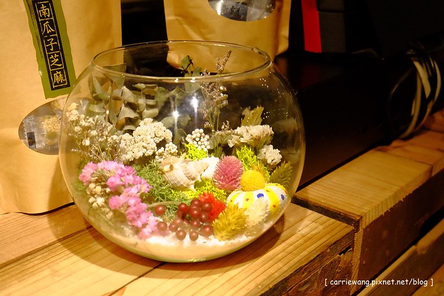 【台中親子餐廳】叉子.ㄨ子輕食館。台中目前最夯最難訂的親子餐廳,環境寬敞大器,外面有一個小沙坑,二樓有文創商品,用餐時段很難訂位 @飛天璇的口袋