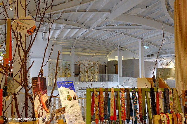 【台中親子餐廳】叉子.ㄨ子輕食館。台中目前最夯最難訂的親子餐廳,環境寬敞大器,外面有一個小沙坑,二樓有文創商品,用餐時段很難訂位 @飛天璇的口袋